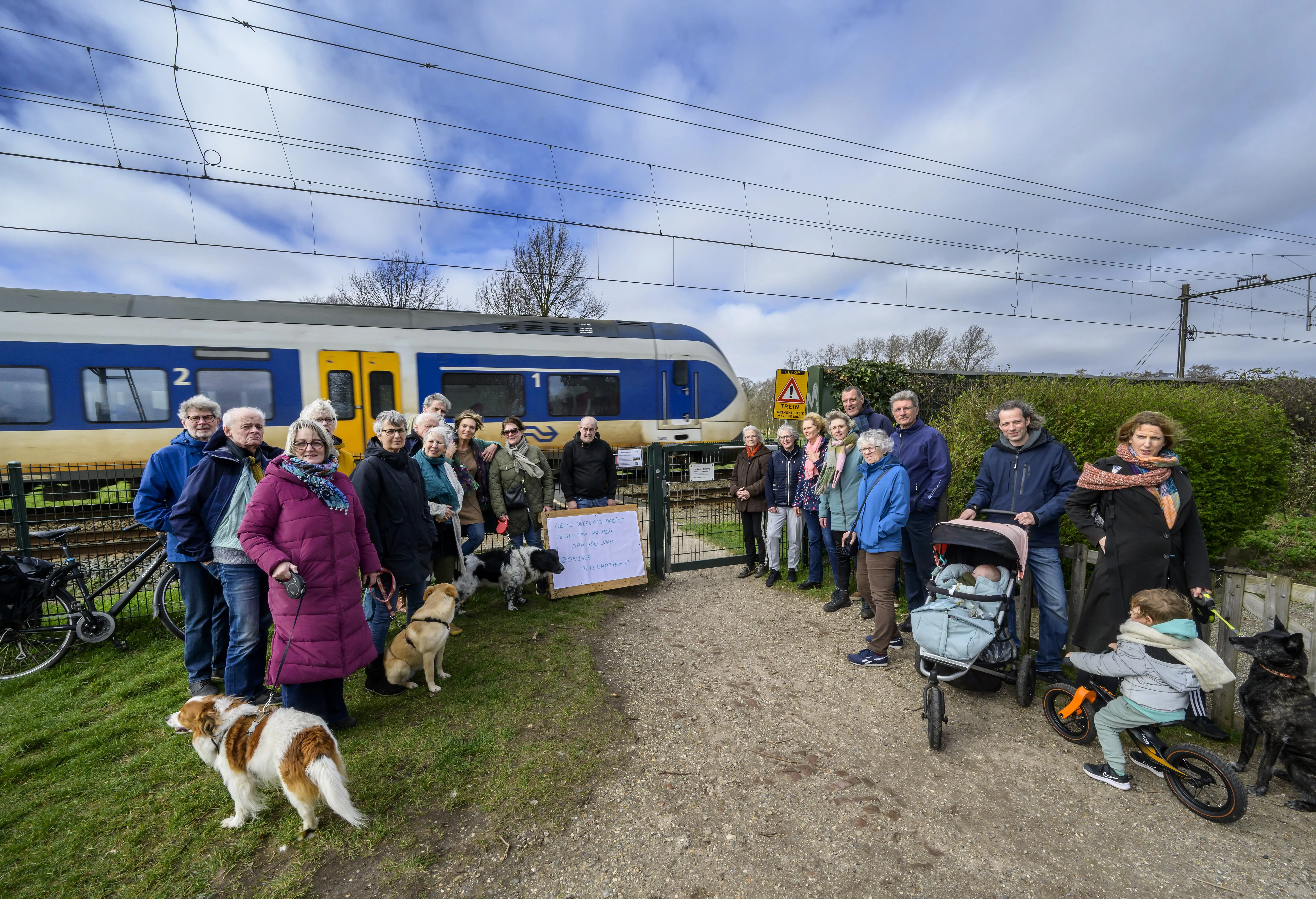 Bewoners verzetten zich tegen de komende afsluiting bij de spoorwegovergang Leyduin