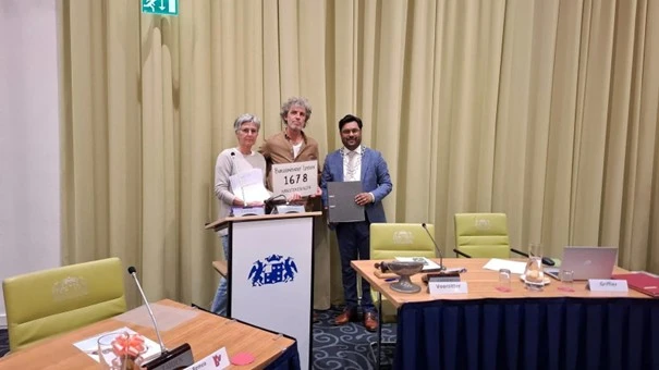 Aanbieding van het burgerinitiatief met 1.678 handtekeningen aan de burgemeester